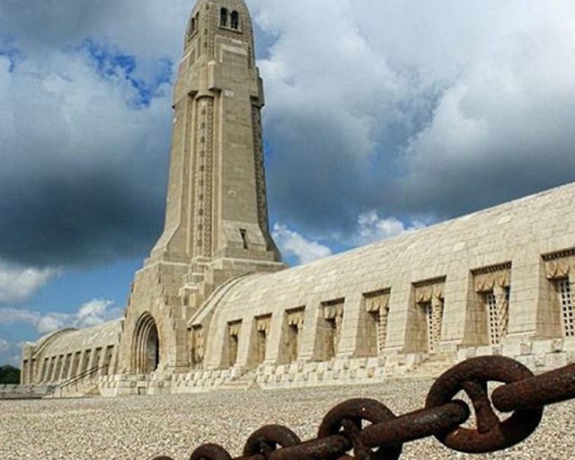 Das Beinhaus von Douaumont – Symbol für menschliche Opfer