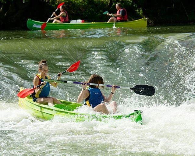 Erlebnisvolle Fahrt mit dem Kanu auf der Maas